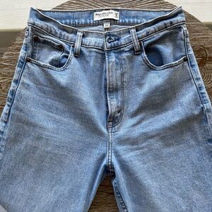 Abercrombie Curve Love Ultra High Rise Ankle Straight Jean size 28